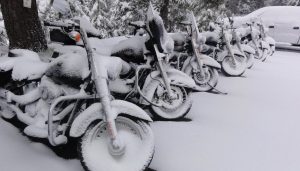 exemple de motos dans la neige