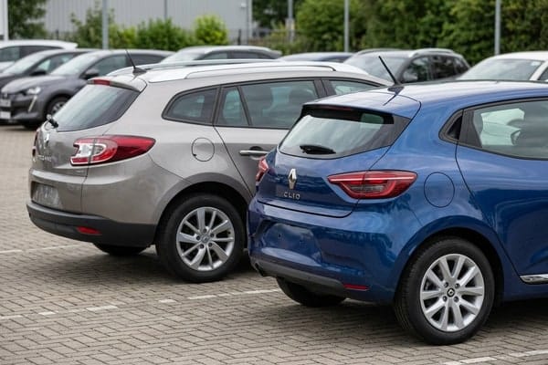 Illustration — Que vérifier avant d’acheter une Clio ou une Mégane d’occasion ?
